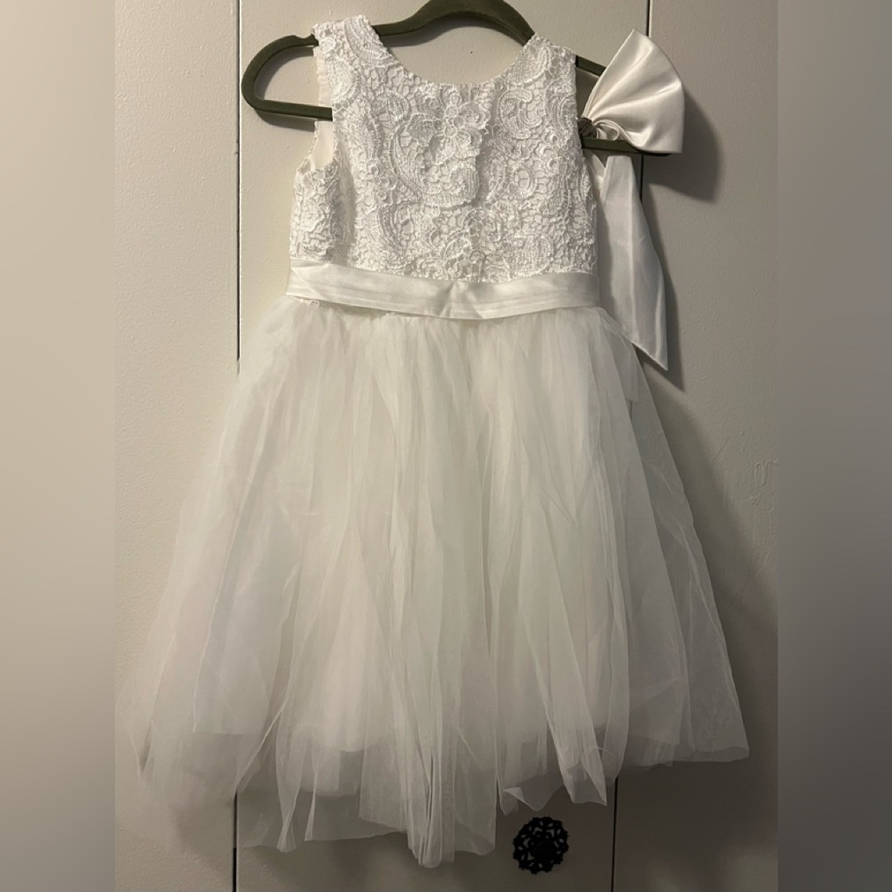 Elegant White Lace Kids Sleeveless Dress with detachable bow (Size 8-9Y)